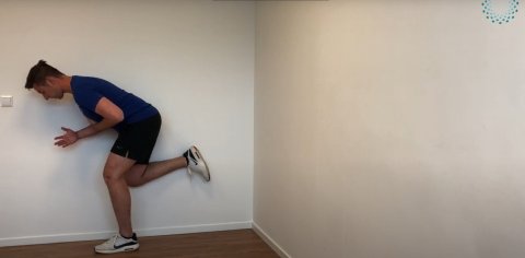 McConnel Squat is een oefening voor de revalidatie van uw bilspier-pees. Mogelijk door onze specialisten van Sanos rugzorg in Alphen aan den Rijn.